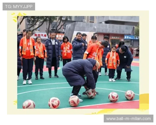 球员在社区学校授课鼓励更多孩子参与足球运动 球员在社区学校授课鼓励更多孩子参与足球运动